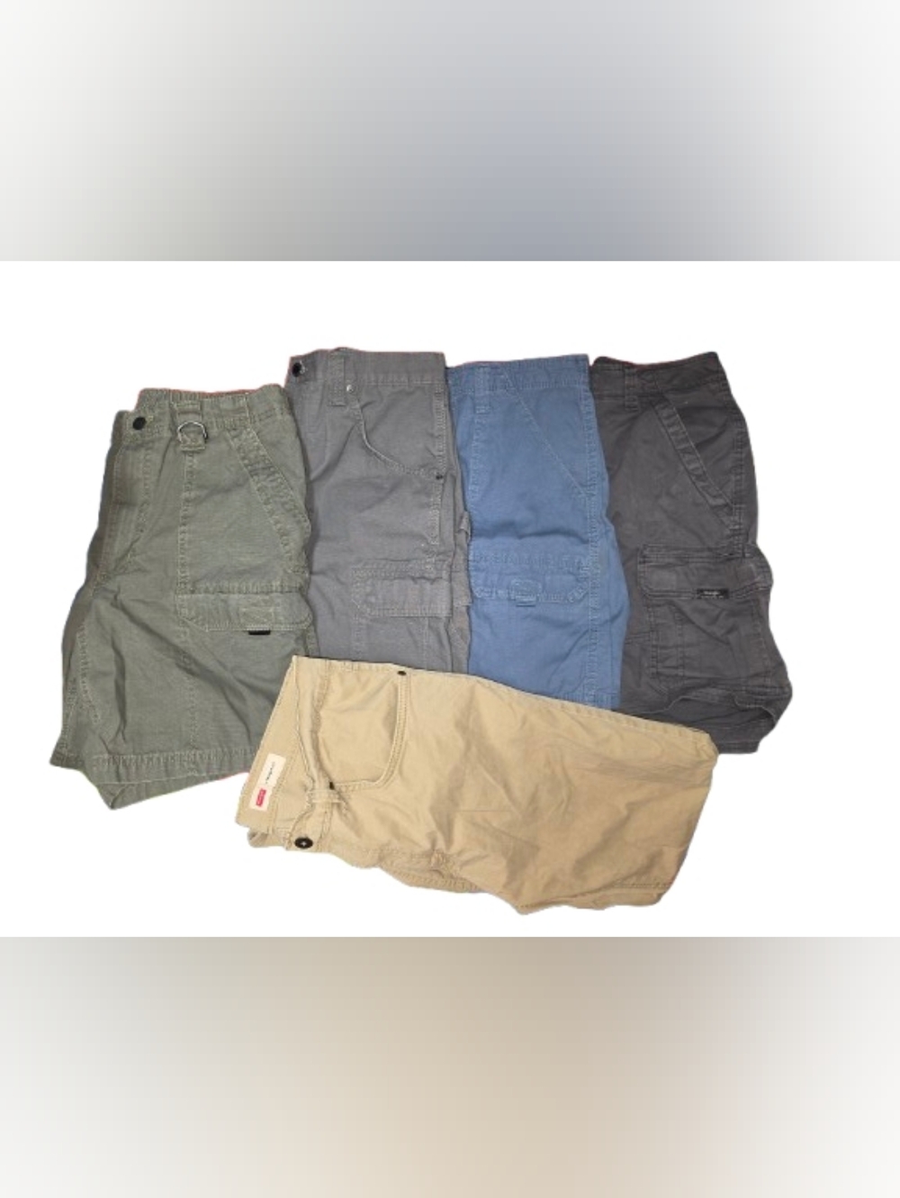 Bundle of 5 wrangler size 32 4-shorts and 1 pair of pants